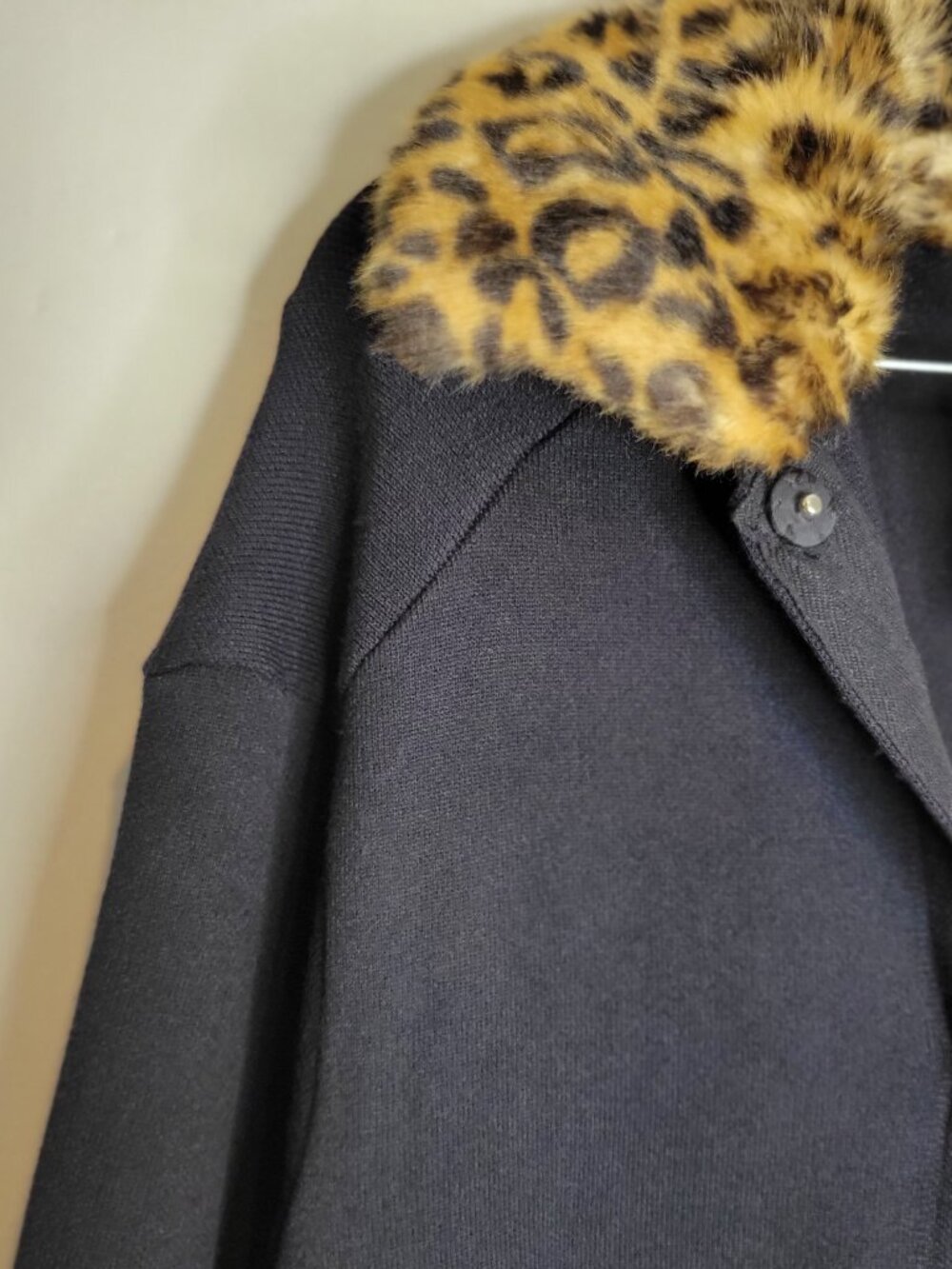 Relaxed Elegant Black Coat Jacket Faux Fur Leopard Print Collar Women Size L - Picture 3 of 13